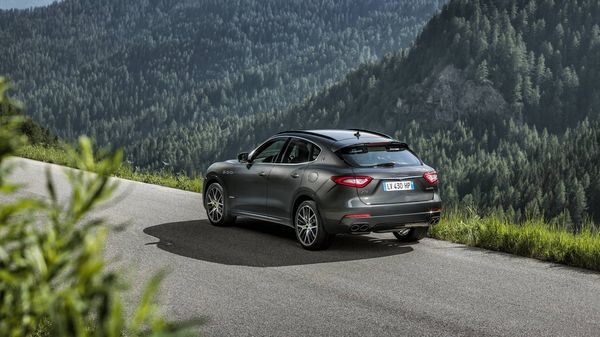 Maserati-Levante-GranSport-18-gallery-rear.jpg